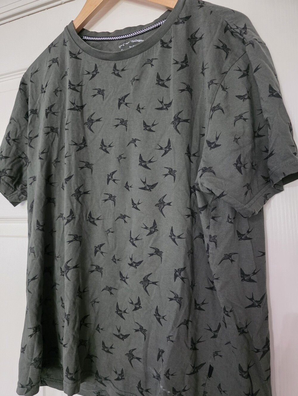 CACTUS MenS Short Sleeve T-Shirt Swallow Bird Print Short Sleeve Olive Green XL